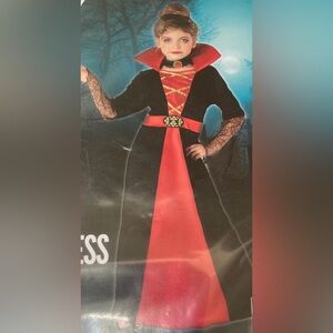 Girl’s Vampiress Halloween costumes